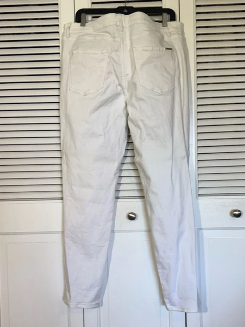WHBM Mid-Rise Everyday Soft Denim™ Girlfriend Curvy Jeans in White Sz 12 EUC - Picture 6 of 6